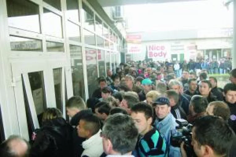 14 candidati pentru un post la Ford