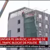 Pericol major in centrul Capitalei. O schela de pe un bloc turn sta sa cada