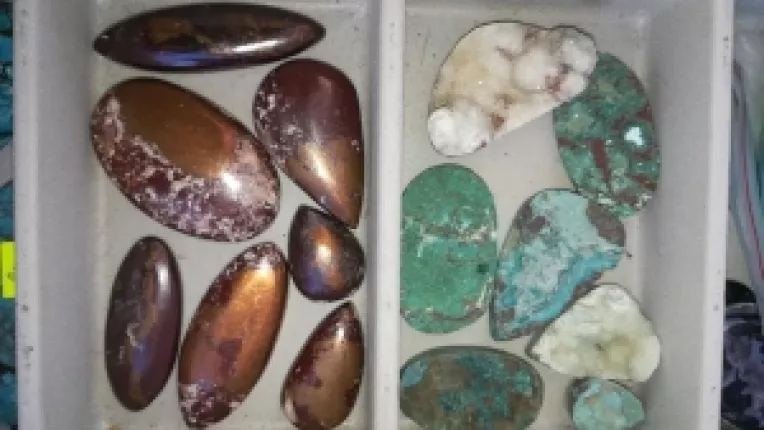 Alain Salvador: Agat de Botswana, rodocrozit si labradorit, la targul de cristale!