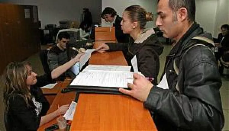 Bancile nu renunta la comisioanele ilegale.