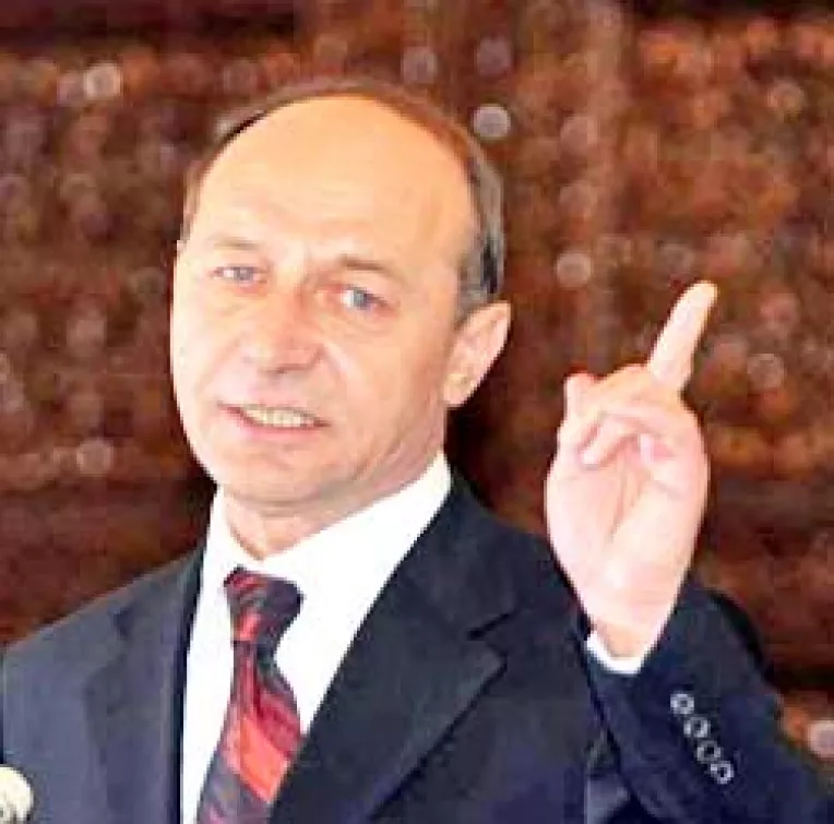 Basescu acuza "Coalitia celor 322", ministrul Sanatatii il face bolnav psihic