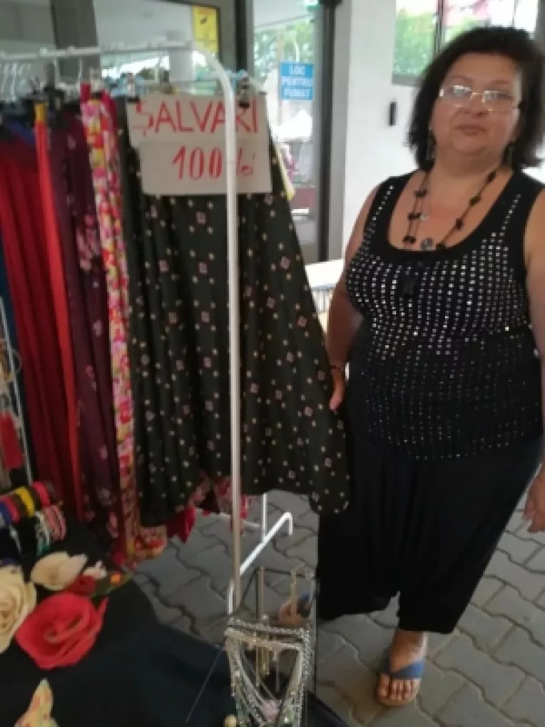 Daniela Petre de la MA BELLE Universul ALTFEL al femeilor: Salvari, rochii din tul si matase, create de mine!