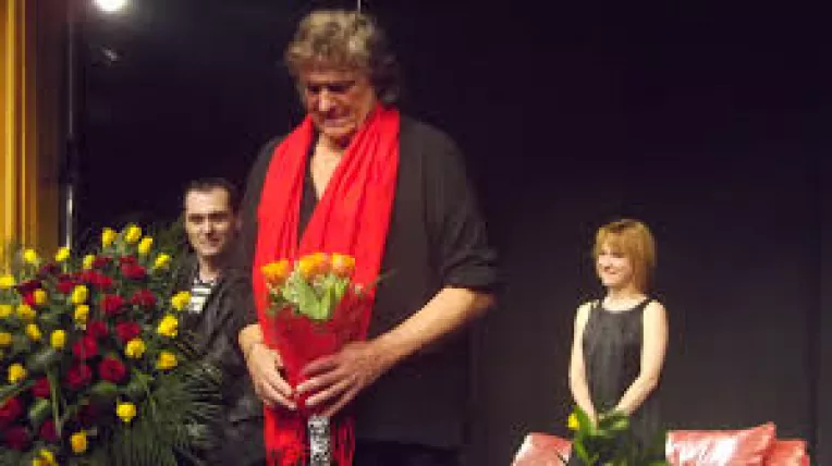 Marele actor Florin Piersic si-a sarbatorit implinirea a 81 de ani pe scena, la Timisoara!