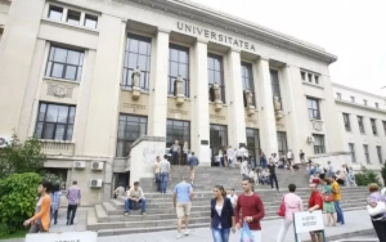 Peste 450.000 de studenti din toata tara incep azi noul an universitar 2014-2015