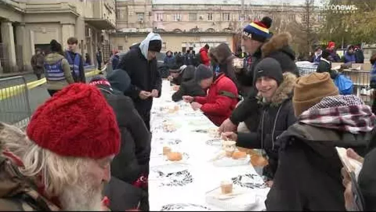 Romania are 31.000 de oameni ai strazii. Mai multi au fost ajutati cu o masa calda si haine