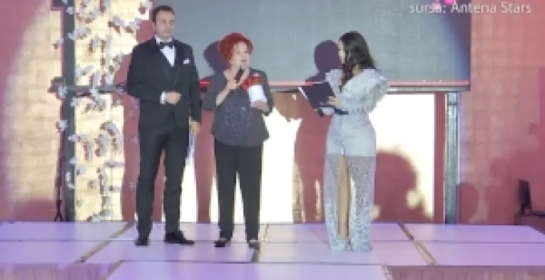 STELA POPESCU i-a orbit pe toti cei din jurul ei si acestia n-au vazut ca actrita incepuse sa moara pe scena